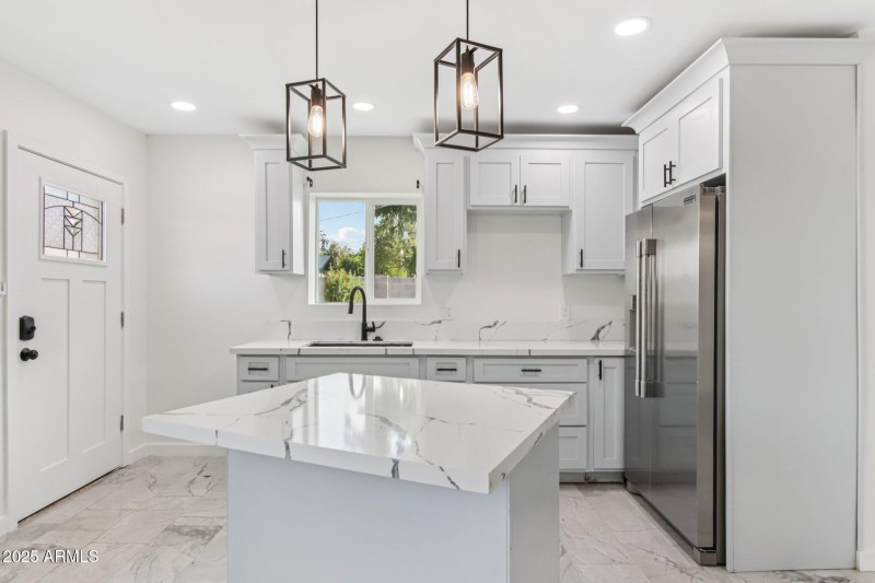 30-web-or-mls-N 20th St-L2207-028