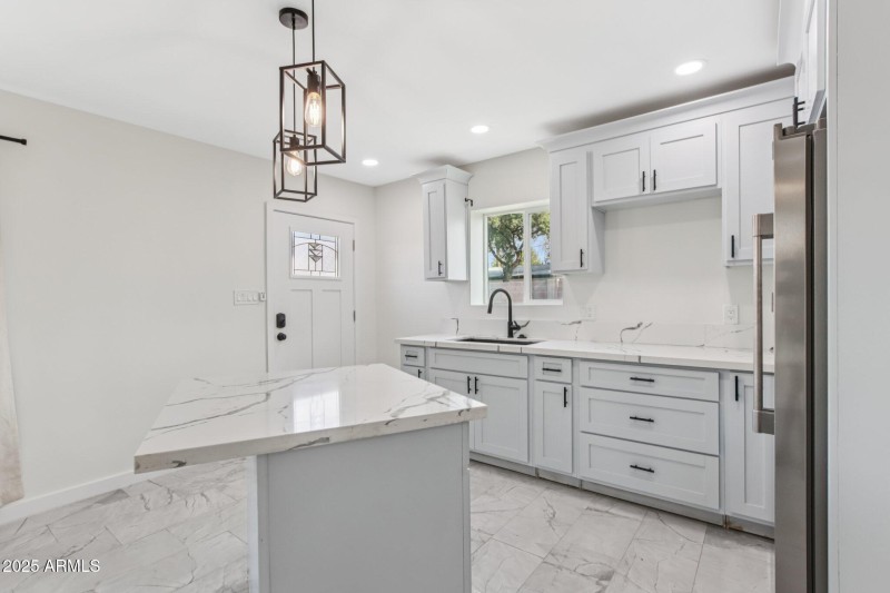 31-web-or-mls-N 20th St-L2207-029