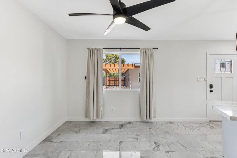 32-web-or-mls-N 20th St-L2207-030