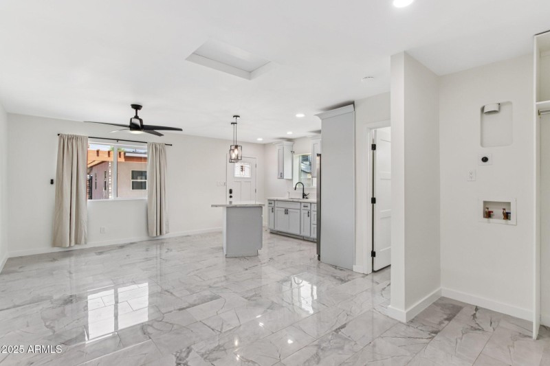 35-web-or-mls-N 20th St-L2207-033