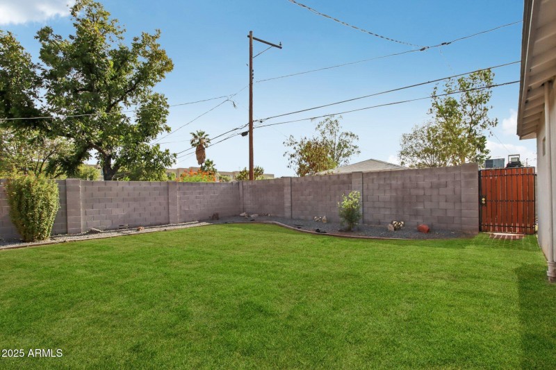 43-web-or-mls-N 20th St-L2207-041