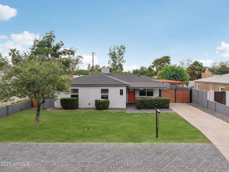 46-web-or-mls-N 20th St-L2207-044