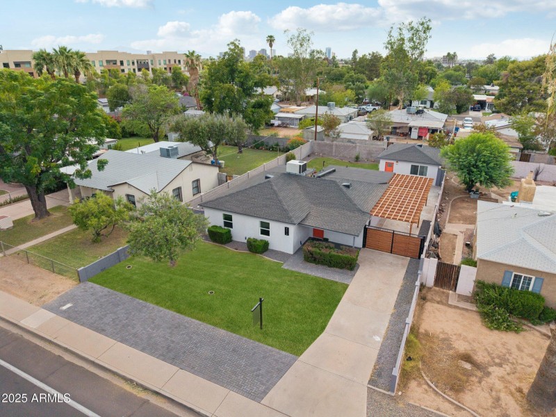 48-web-or-mls-N 20th St-L2207-046