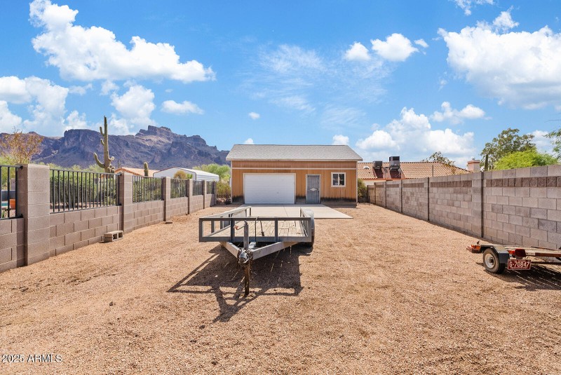 Detached garage