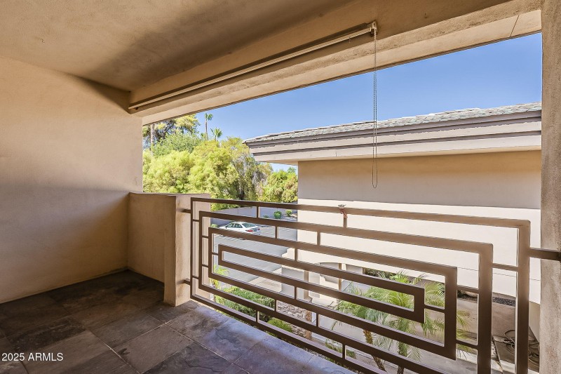 10-web-or-mls-Camelback-10