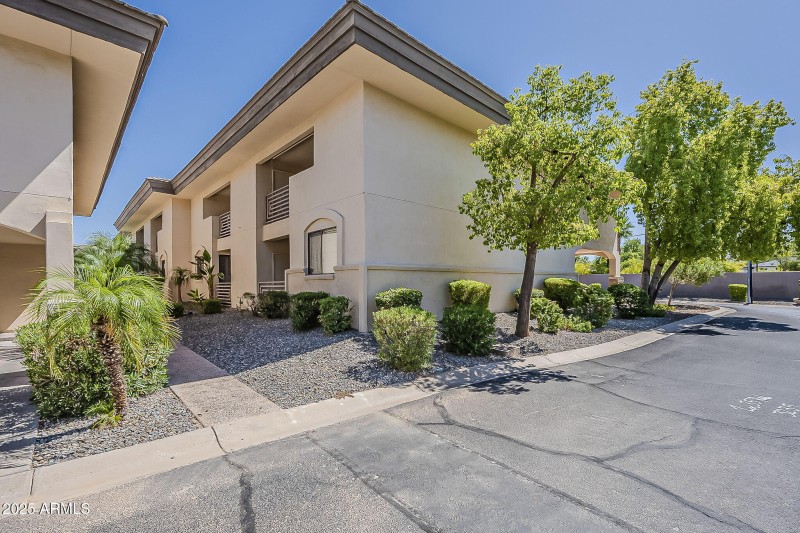 37-web-or-mls-Camelback-37