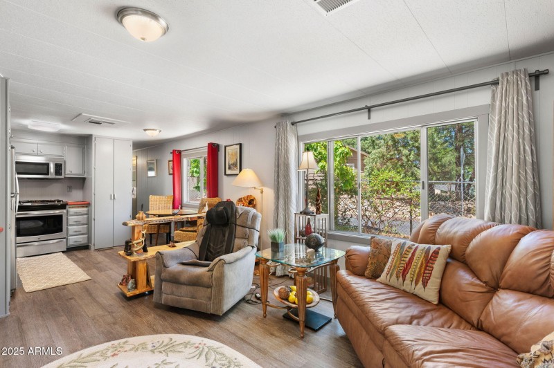 8-Living Room_2
