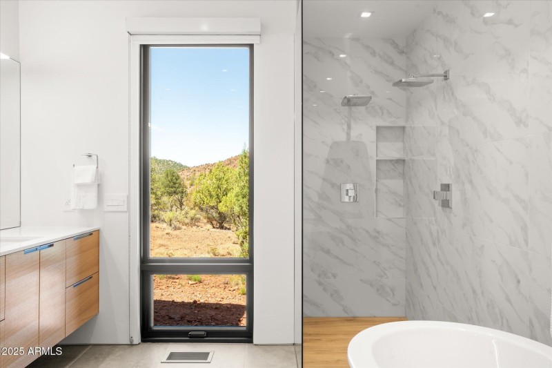 Primary En Suite Bathroom