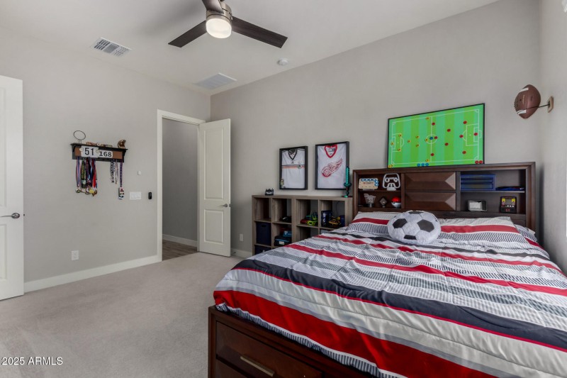 Bedroom 3 w/walk-in closet