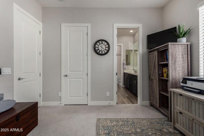Bedroom 4 w/jack and jill bathroom