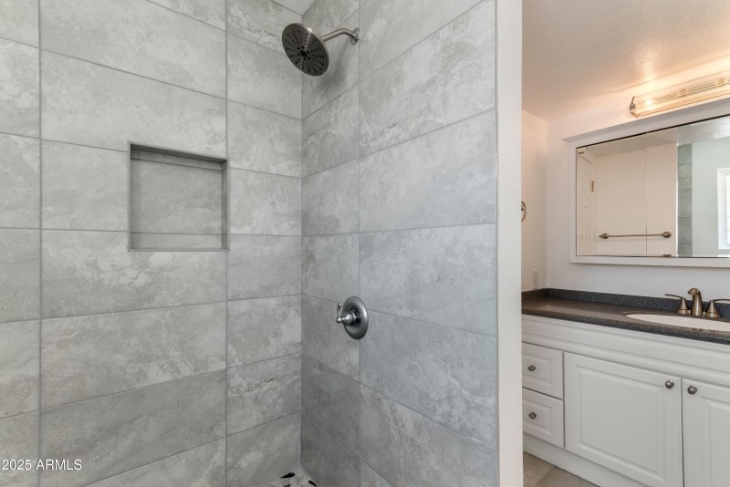 33_17625 n 6th pl-33