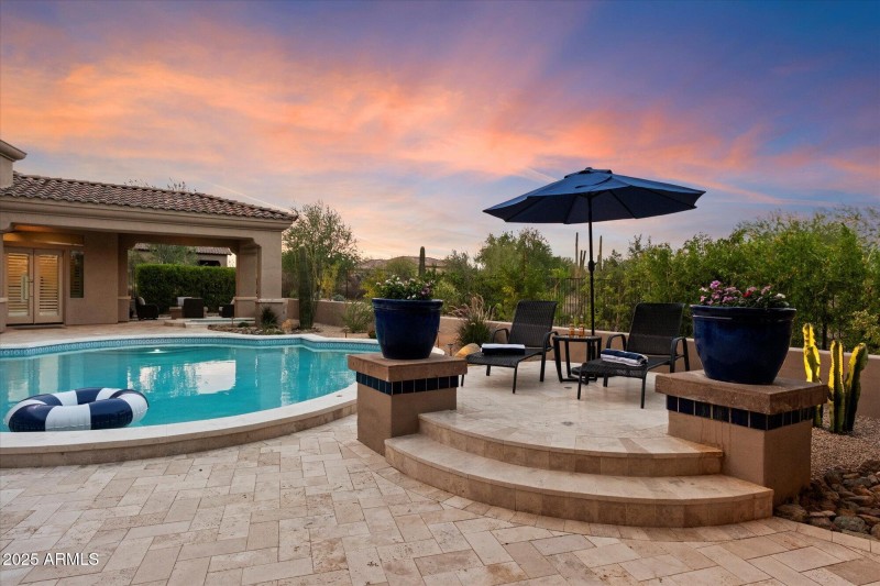 Raised Lounge Area