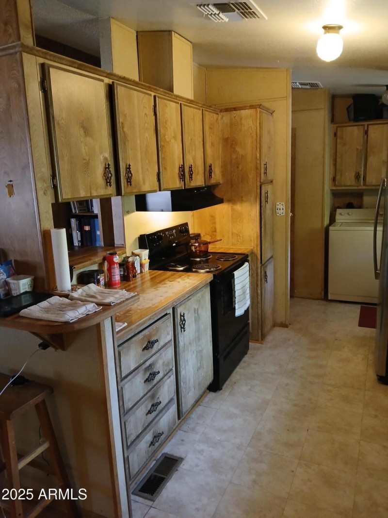 Lakeview kitchen 2