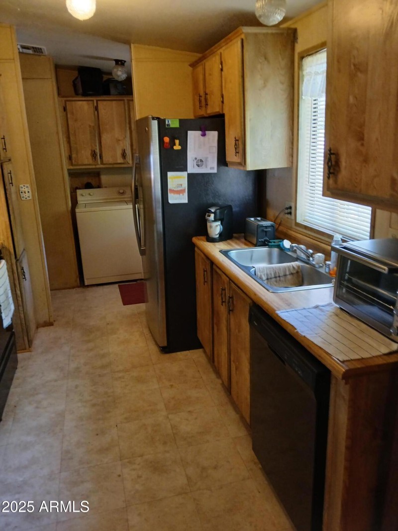 Lakeview kitchen 3
