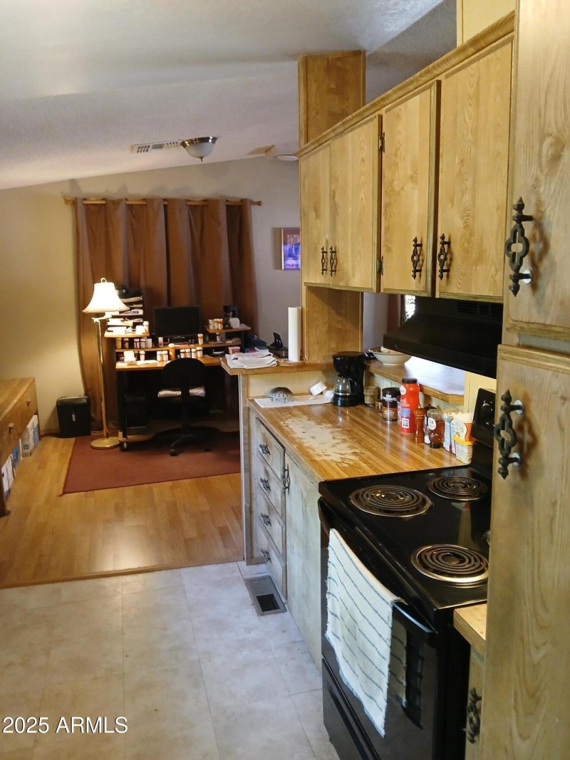 Lakeview Kitchen.dining