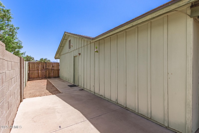 SIDE YARD/RV GATE