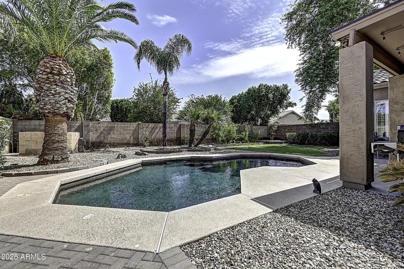 634 W Goldfinch Way (46)