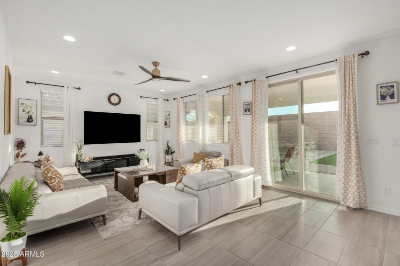 15 - Family Room