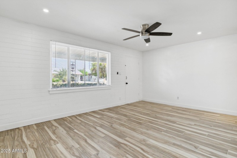 8-web-or-mls-11135-w-florida-ave
