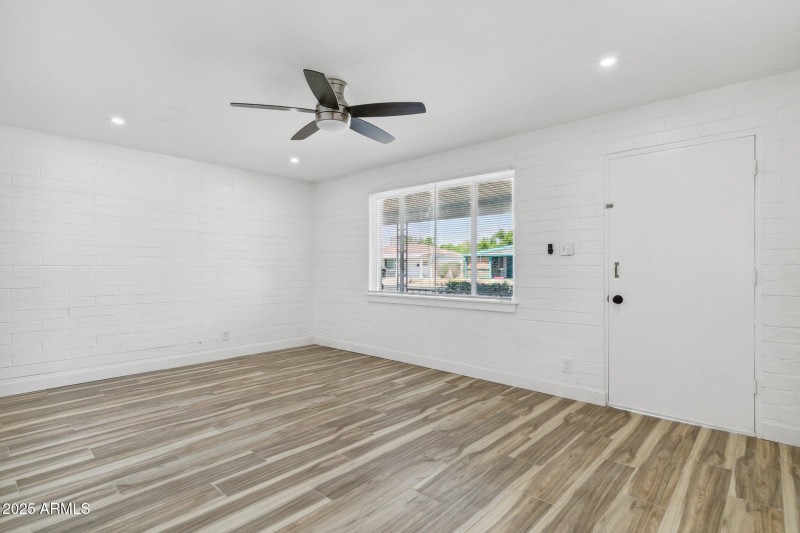 9-web-or-mls-11135-w-florida-ave