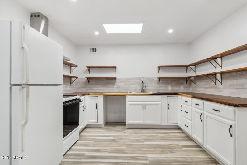 11-web-or-mls-11135-w-florida-ave