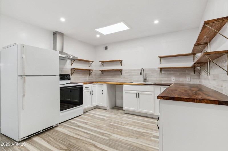 12-web-or-mls-11135-w-florida-ave
