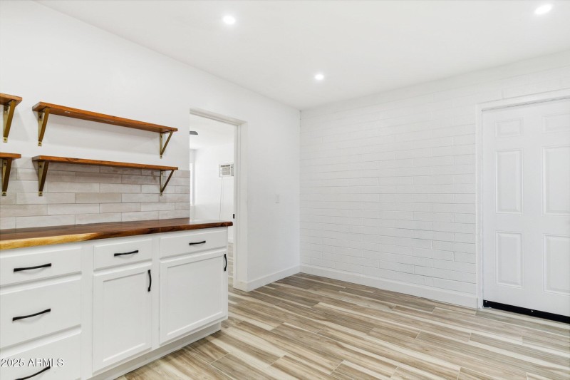 14-web-or-mls-11135-w-florida-ave
