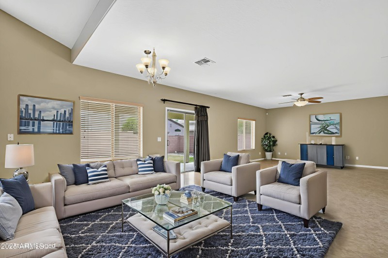 048_a4m_re - Living Room - Modern - 10