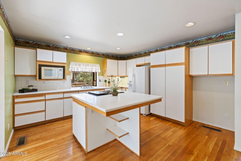 050-Kitchen