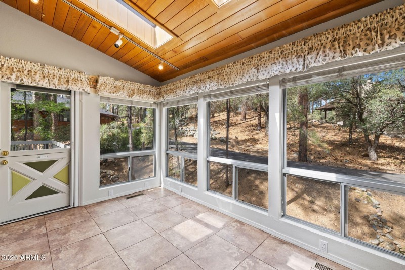 060-Sun Room