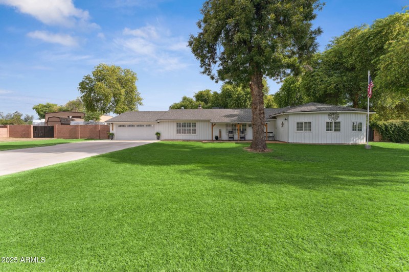 Front Yard/Exterior