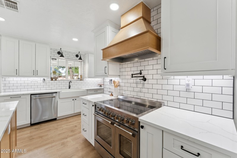 Kitchen Range/Cooking Area