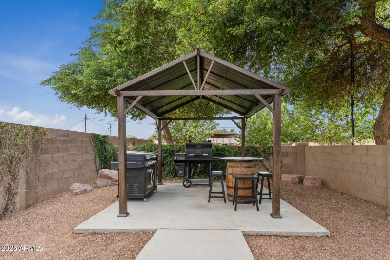 Outdoor Kitchen/Gazebo