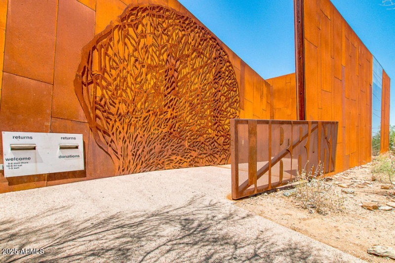 10 Arabian Library