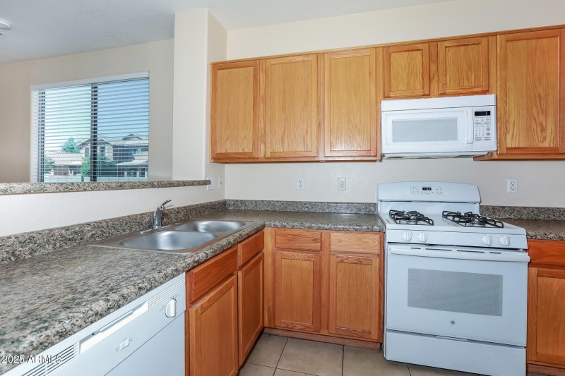 004-photo-kitchen-13214475