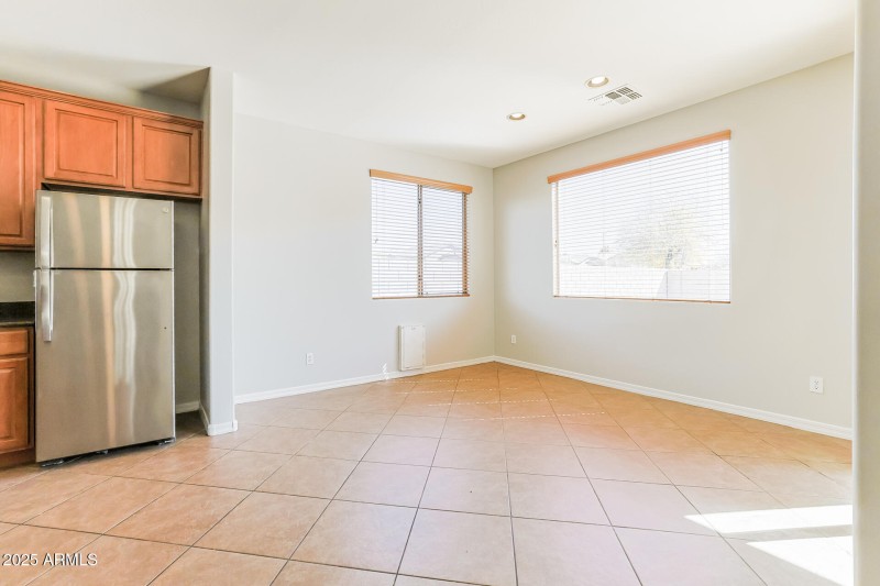 006-photo-dining-room-14343442