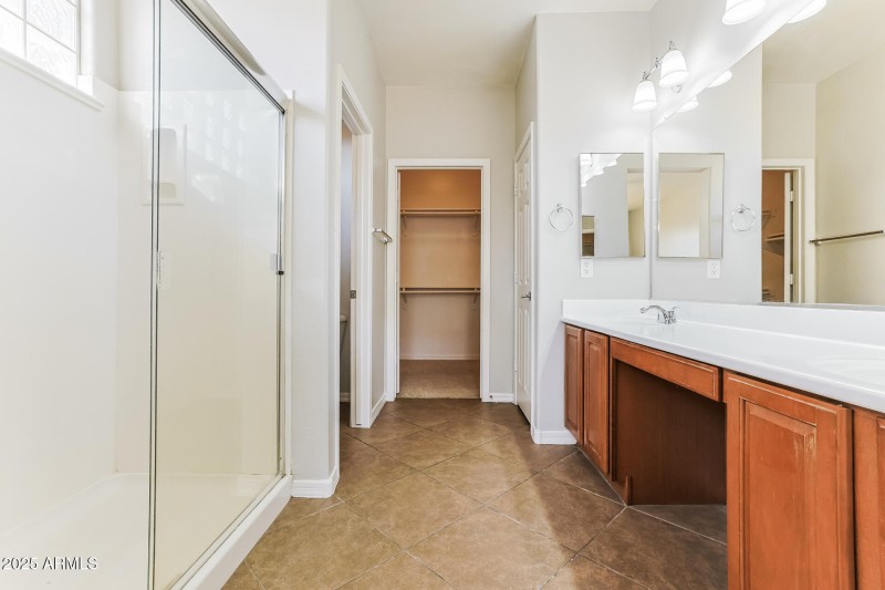 013-photo-main-bathroom-14343451