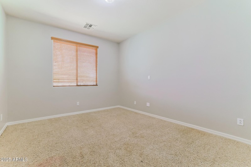 015-photo-bedroom-14343443