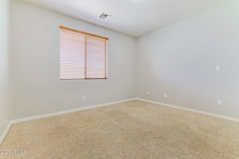 017-photo-bedroom-14343446