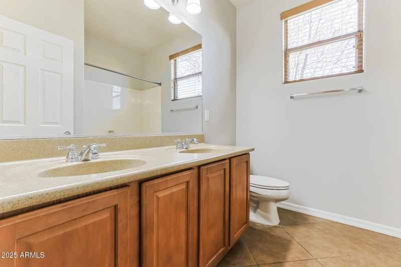 018-photo-bathroom-14343445