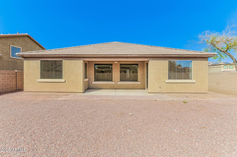 020-photo-rear-view-14343444