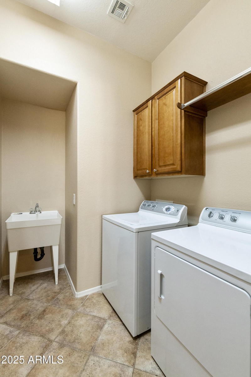 W & Dryer included
