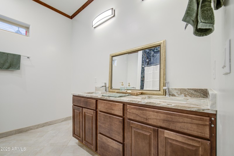 Bathroom 2-pic 2