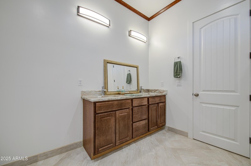 Bathroom 2-pic 4