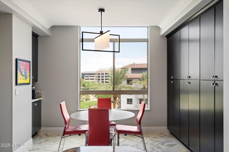 Breakfast area