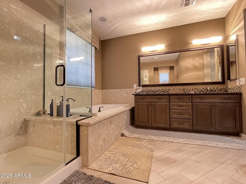 Primary dual sinks