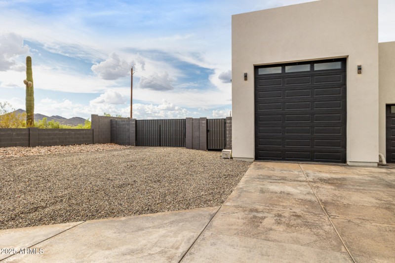 RV GARAGE & YARD