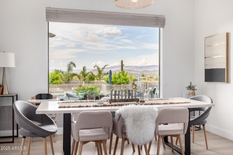 FORMAL DINING