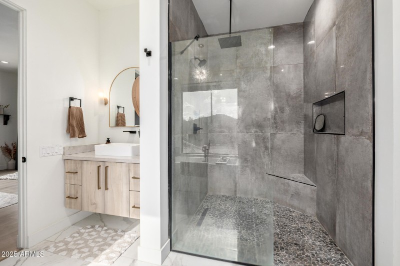 EN SUITE
