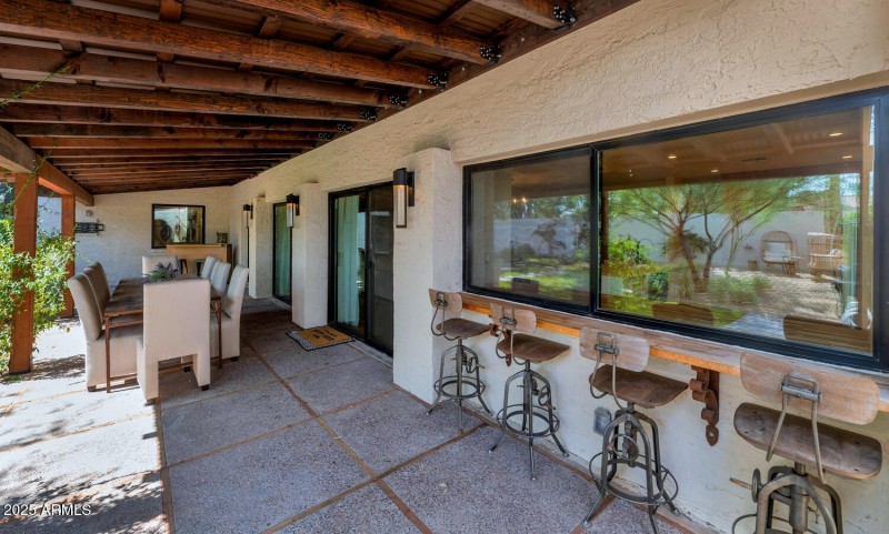 7311 E Manzanita Dr-large-012-034-TOD481
